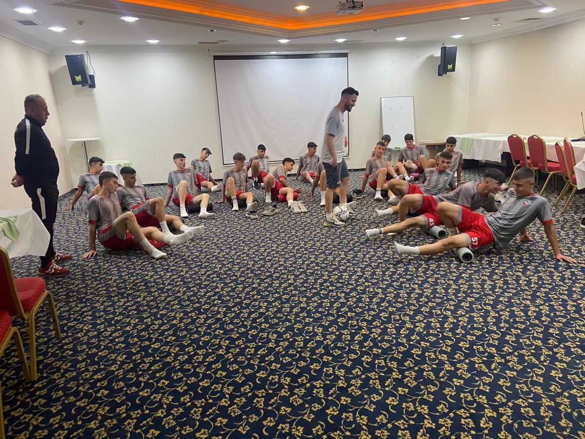 U16 takımımız, Türkiye şampiyonasında karşılaşacağı 1461 Trabzon FK maçı öncesi son çalışmasını konakladığımız otelin salonunda yaptı.