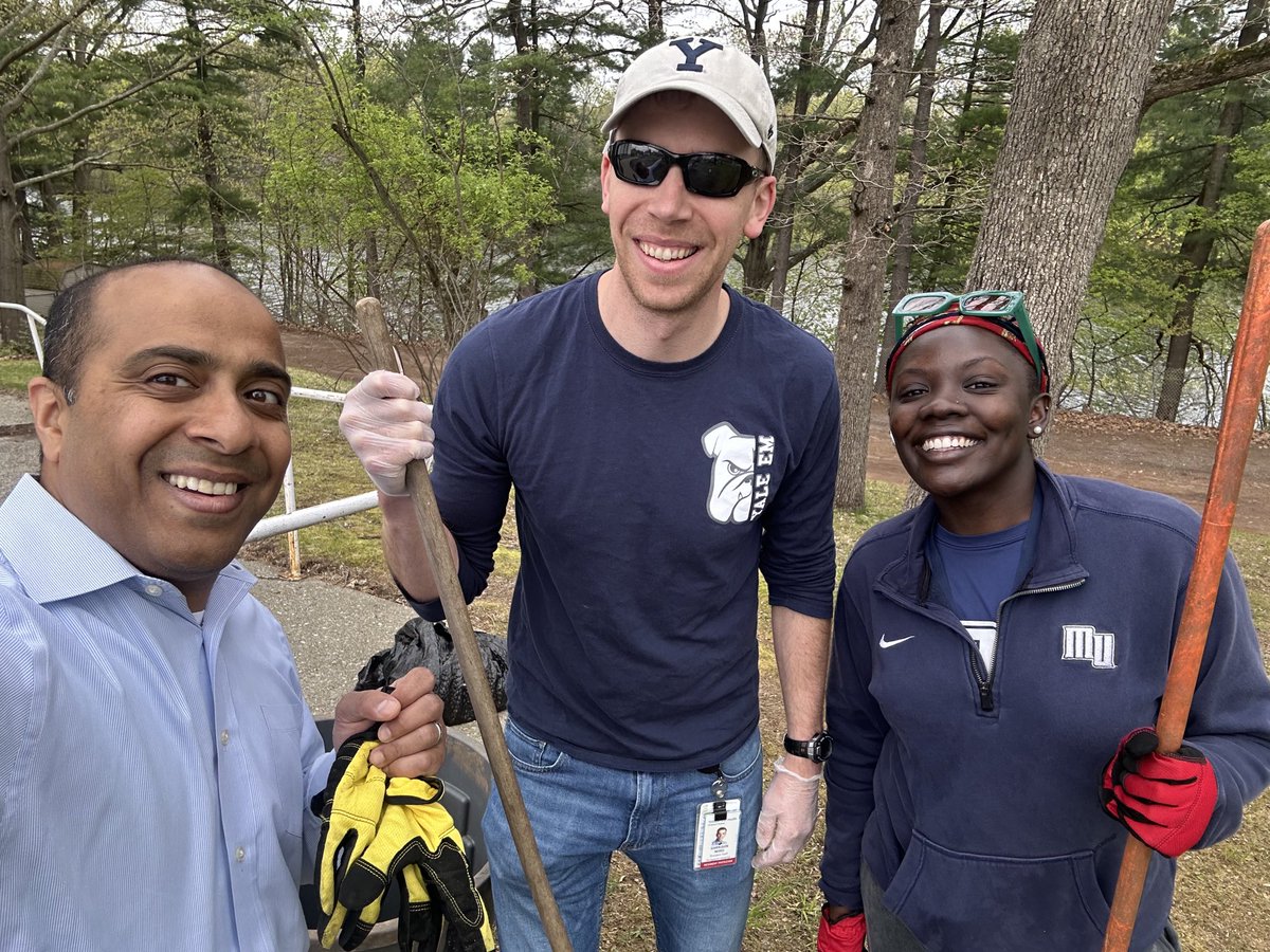 Proud of our EM day of service lead by Yale EM residents - today with ⁦@yaleem2⁩ at ⁦@1253whitney⁩ picking up sticks and beating the trash! ⁦@Yale_EM⁩
