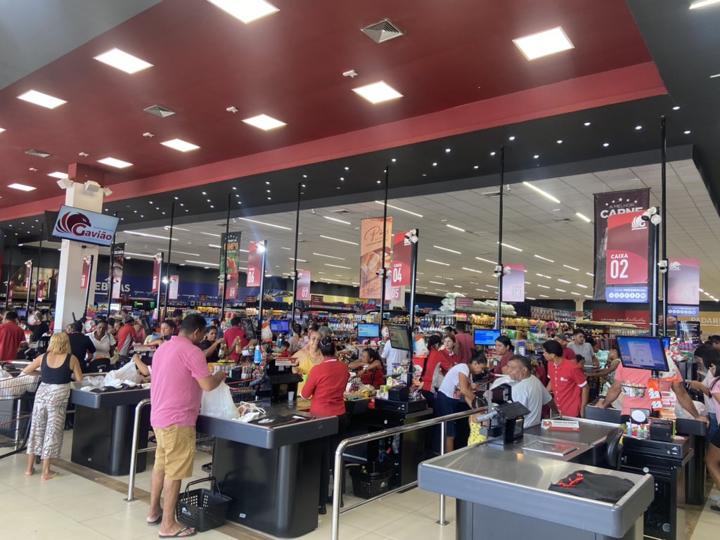 luizalbertocerr's tweet photo. dia do trabalhador descansar no seu feriado , né? Não pra quem trabalha em supermercado https://t.co/z3Xxzuw7Ky