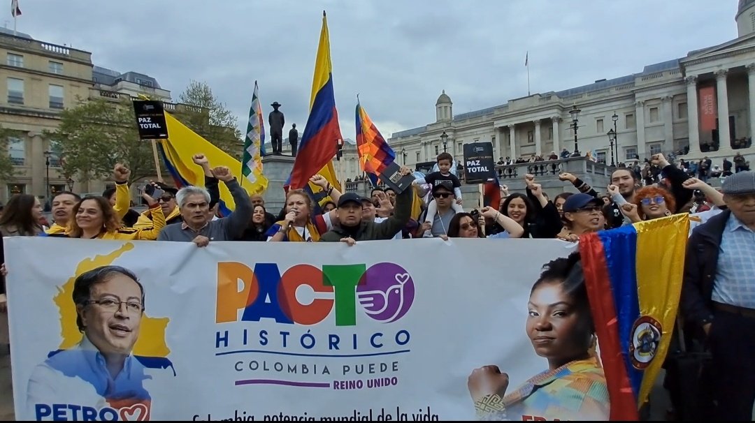 🇬🇧🇨🇴 En Londres marchamos por los derechos de los trabajadores,por las reformas del pueblo y por nuestro gobierno. El pueblo no se rinde CARAJO !!! ✊🏽 Gracias Presidente @petrogustavo por hacer la patria nuestra. #1Mayo #LeMarchoAlCambio #DiaDelTrabajador @RoyBarreras @M_RojasI