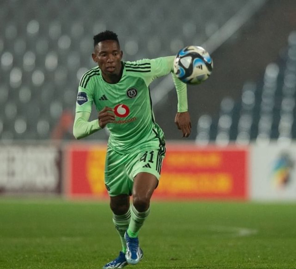 The Thalente and football brains that this bro possess is too much🔥🔥. Box to box midfielder. Traits of Yaya Toure in how he carries the ball and creates opportunities in the final third. Ability to create solo moments at any given chance. #orlandopirates