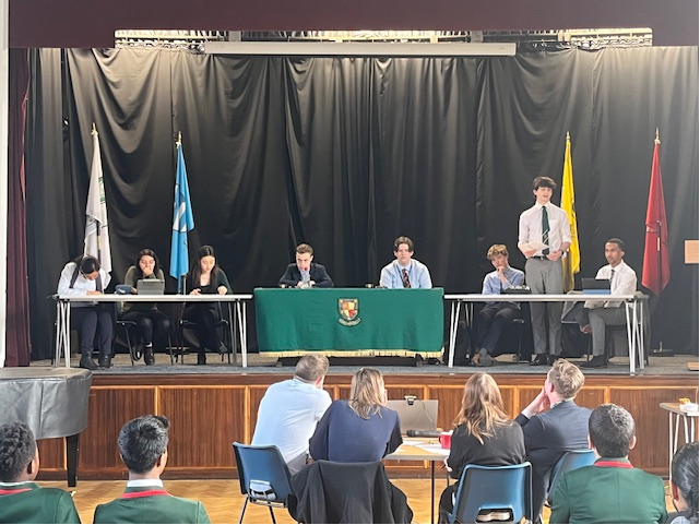 Today we held the 'return leg' of the @agsb_official v @AGGSchool inter-school Debate. The motion was: 'This House would abolish the House of Lords'. After a fantastic debate with fine performances from both teams, AGSB were declared winners. Well done to both teams! 👋👋👋