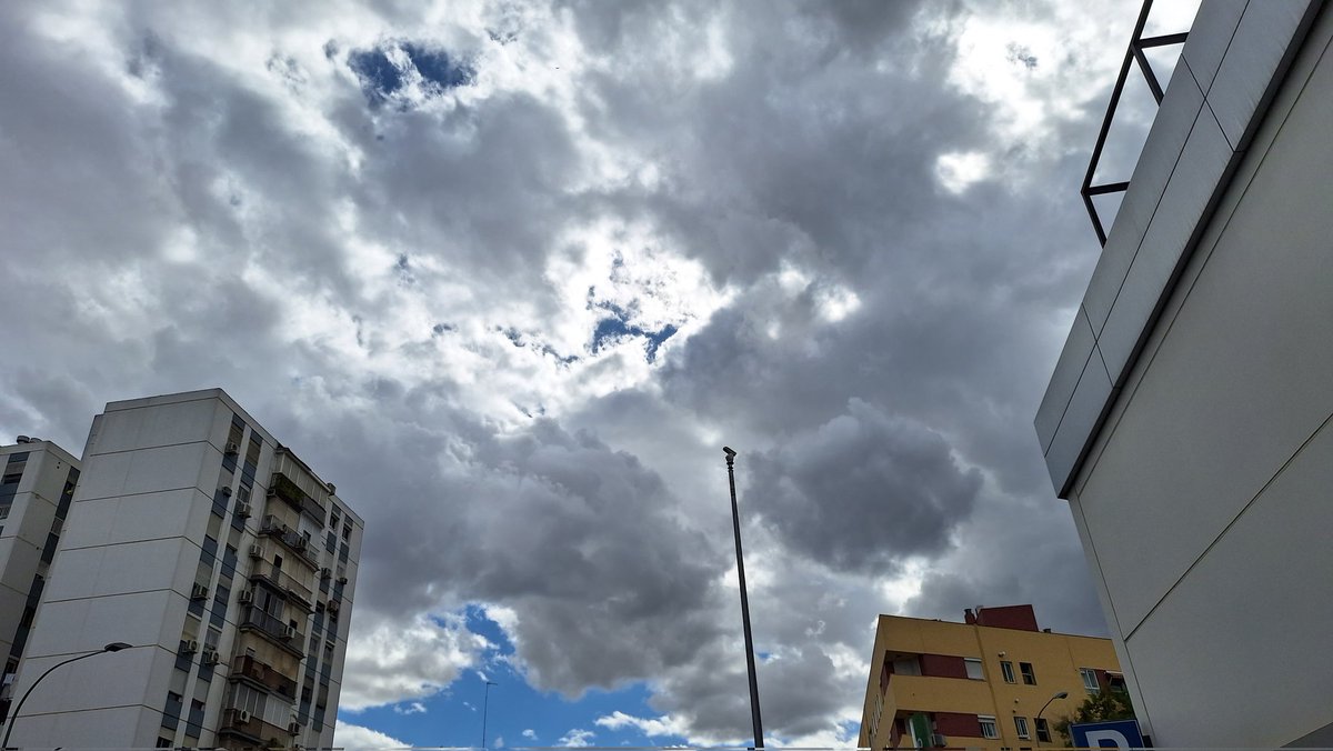 Un 'Rompiento de Gloria' en toda regla en la Carretera de Carmona. #Sevillahoy