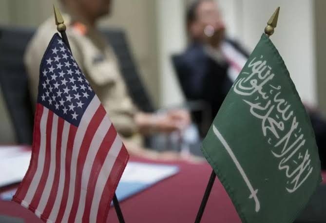 🚨 صحيفة الغارديان 🚨 الولايات المتحدة الأمريكية 🇺🇸 والمملكة العربية السعودية 🇸🇦 تناقشان الخطة B في حال عدم تقدم مسار التطبيع مع إسرائيل، وتستعدان للتوصل إلى اتفاق بينهما حتى بدون وقف إطلاق النار في قطاع غزة. سيتم التصديق على اتفاقية الدفاع بين الدولتين وسيكون للسعودية الحق في