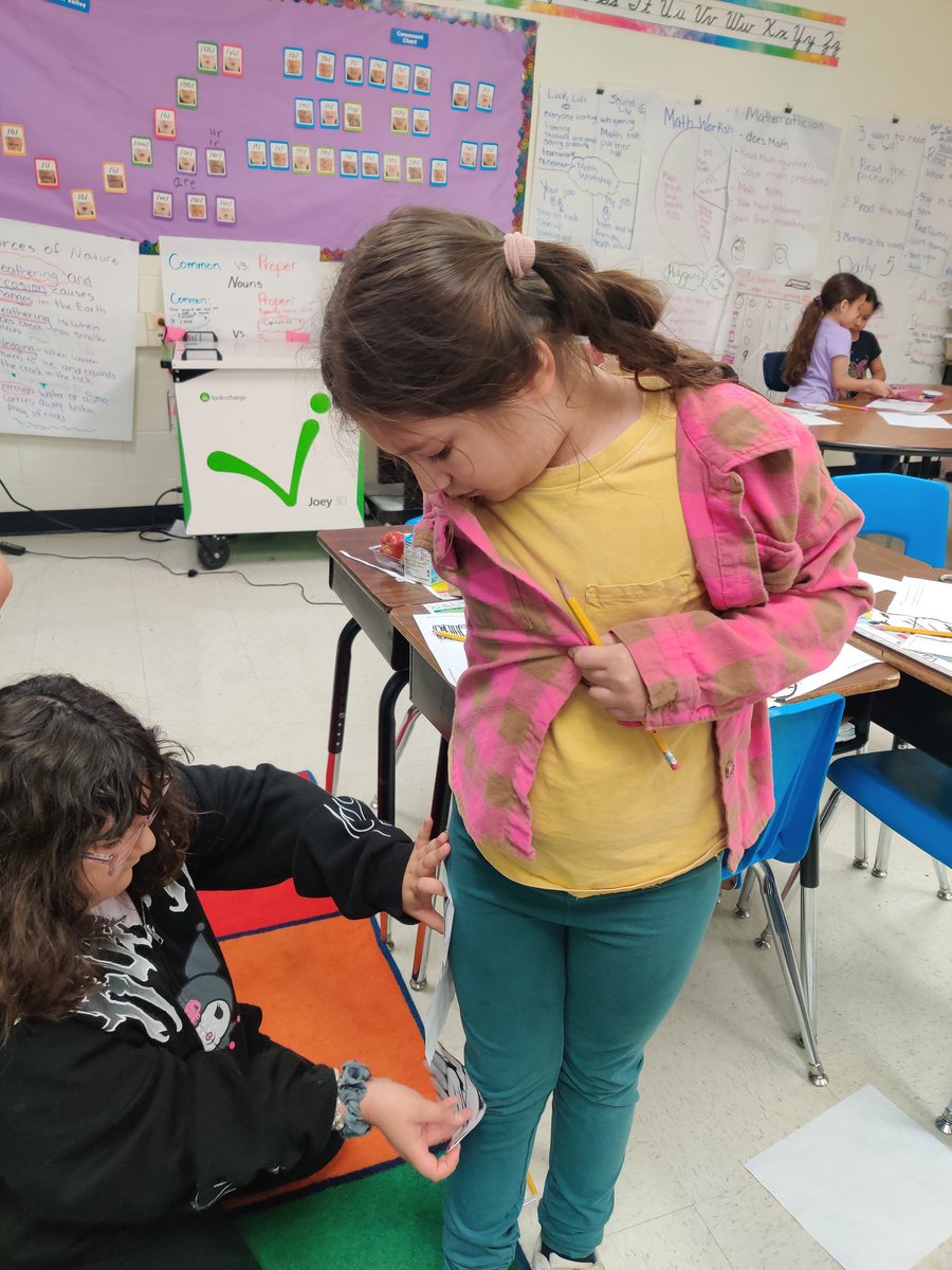 hixsecondgrade's tweet image. Measuring  with friends is the best!! @mizstr84ward  @LundquistJess  @NISDCarlosCoon