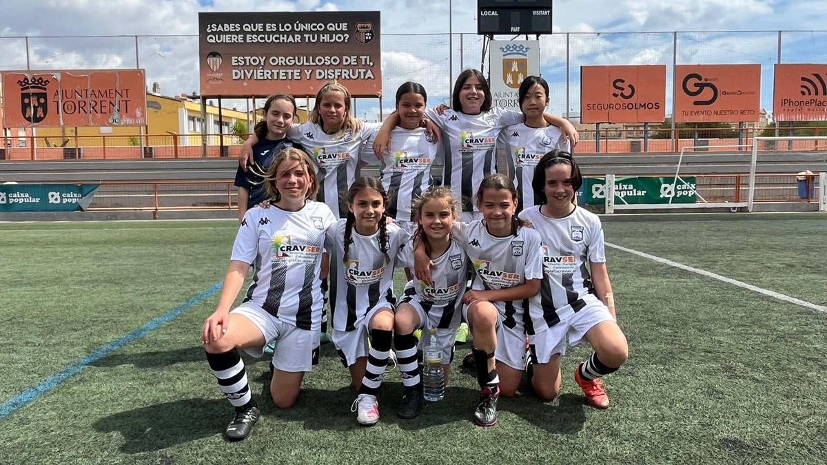 Nuestras mini #leonasdeTorrefiel en su último partido fuera. #AlevínFemenino 💪🏻🤍🖤 #QueremosJugarEnElBarrio #QueremosJugarEnCasa Zonas deportivas a #Torrefiel @AjuntamentVLC @FDMValencia @mjosecatala @juanginerc @RocioGilUncio @CarlosMundina Se necesita #CampodeFutbol11Ya