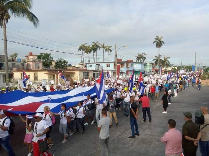 ✊Muchos #MatancerosEnVictoria  presentes en este desfile por el primero de mayo. Alegría, colorido, congas, fiesta popular!!!
#MatanzasdeGironal26 
#Matanzas #Cuba @DiazCanelB @DrRobertoMOjeda @HumbertoCHernn2 @gpppmatanzas @CaridadPoey @RPolancoF