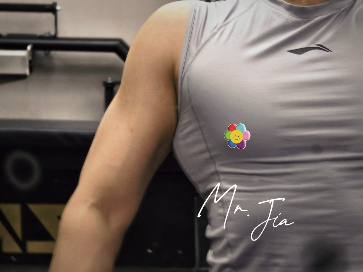 希望下次妹妹挨揍之后，
她是捂着屁股嗷嗷大哭的，我的手臂是因为抡圆了抽她而微微充血的，
而不是像现在这样，
我的胳膊是被她咬的青一块紫一块的，
而她一副小无赖的样子对我说：“都肿了！你给我道歉，快点！”

*有种说法叫“一物降一物”，你们相信这句话么？