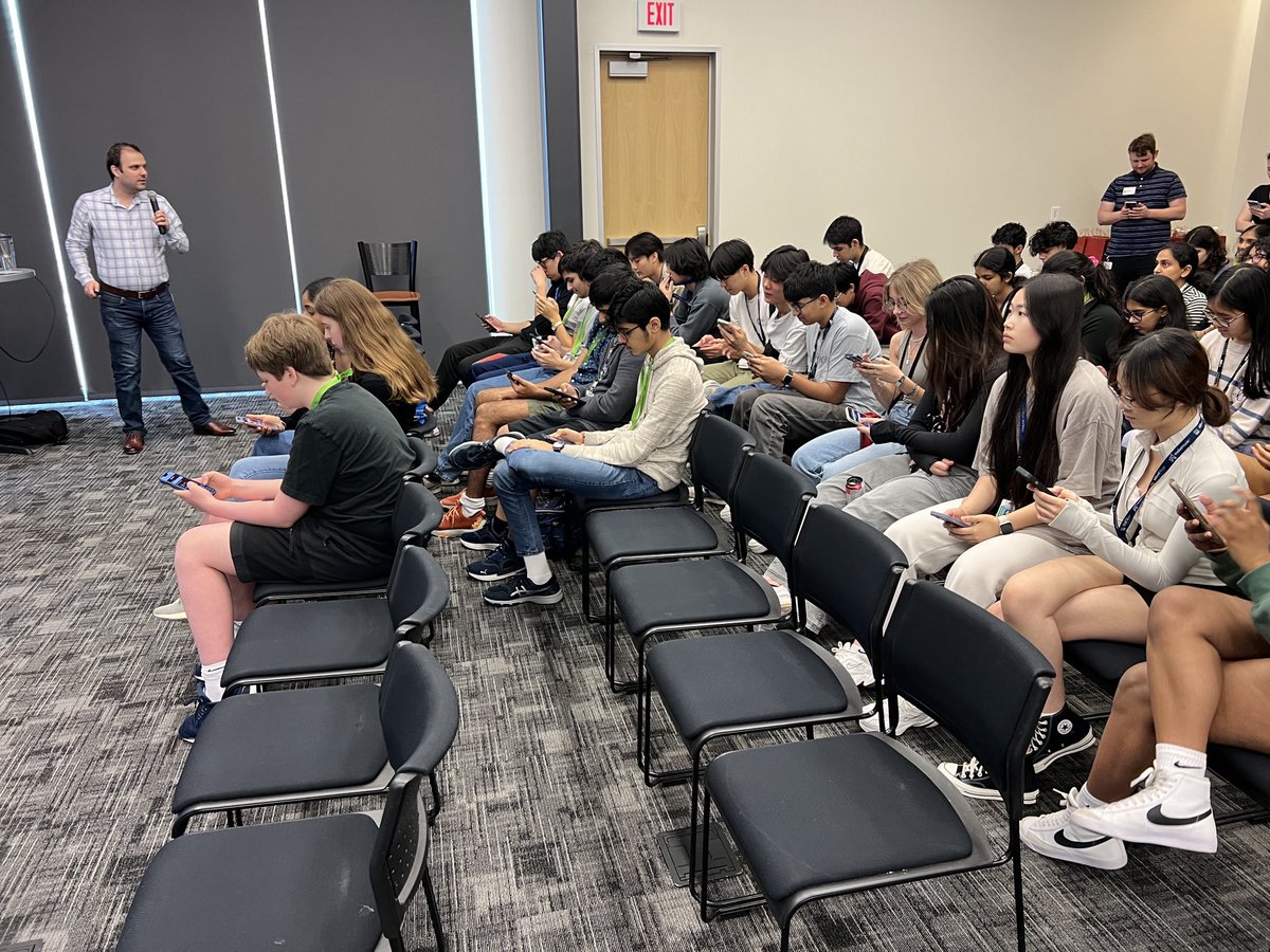 Students from ⁦@Plano_Schools⁩ ⁦@JasperWolves⁩ computer science students are visiting ⁦@yumbrands⁩ today to learn about their technology.