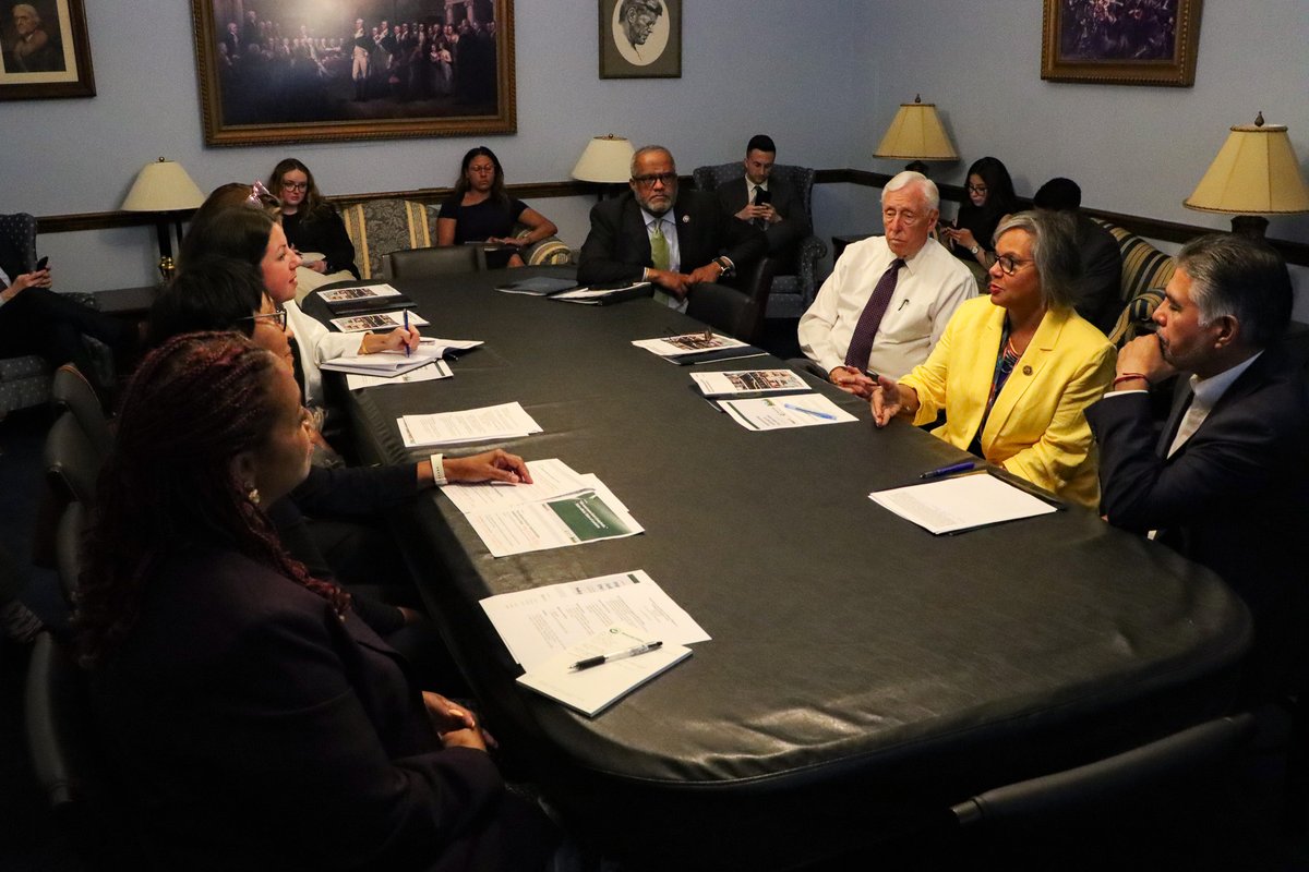 RLC Leaders recently met with Policy Link and Emerald Cities Collaborative to discuss how House Democrats can continue advancing equity through @POTUS's Justice40 Initiative. Together, we will ensure the Investing in America agenda is seen and felt in every community.