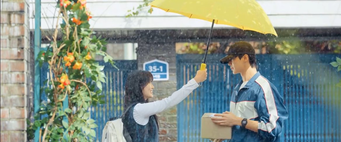 umbrella is a love language 😌💫

#OurBelovedSummer
#LovelyRunner