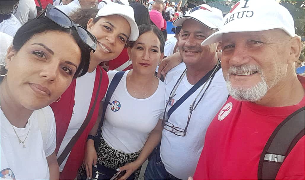 🇨🇺 Y el equipo del #Cigedel #Cienfuegos #Cuba no podía faltar a una celebración tan cubana como el #PrimeroDeMayo.

🎊 Junto a cerca de 50 mil cienfuegueros, asistimos al tradicional #desfile que festeja aquí el #DíaInternacionalDeLosTrabajadores.
