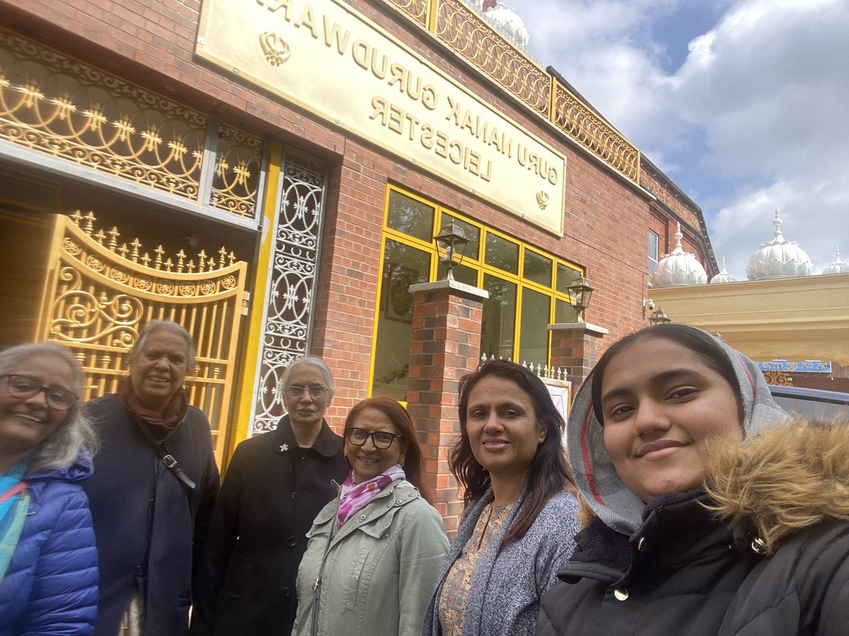 Great to be at the Holy bones Gurudwara in Leicester today promoting our health research project in the heart of the community and doing SEVA( volunteering)🙏
#volunteers 
#Researchproject 
@LPTnhs 
@LP_HinduAssoc 
@NIHRresearch