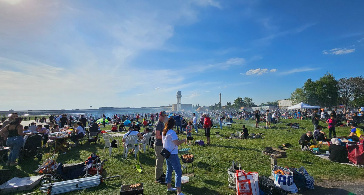Ah ja, wo soll hier noch Platz für eine Randbebauung sein? 
#tempelhoferfeld #thfbleibt #feldliebe