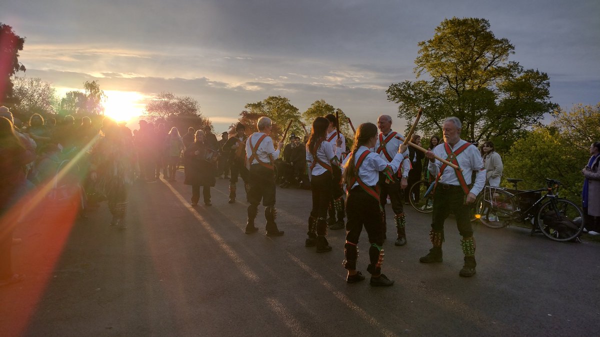 RagMorris's tweet photo. Rag Morris, @pigstymorris, Kittiwake Border Morris and Heaps Morris dancing at dawn on Brandon Hill, Bristol.
#MayDayMorris
#MoreDancing https://t.co/Oe7OdlIBJ4