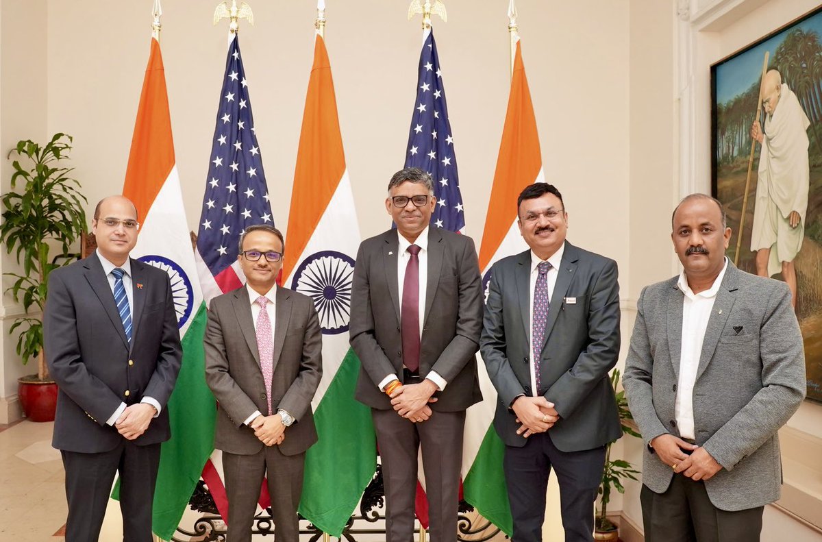 Consul General @binaysrikant76 met delegation of @Amul_Coop led by Managing Director @Jayen_Mehta ; Amul is expanding its presence by launching new products in 🇺🇸 in partnership with local cooperatives. @MEAIndia @IndianEmbassyUS @IndianDiplomacy @MinOfCooperatn