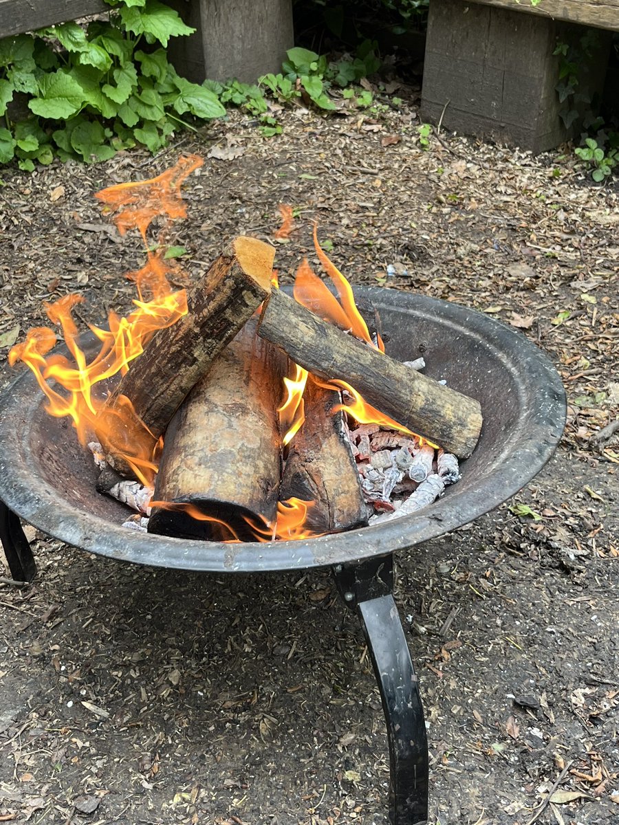 LEOforestschool's tweet image. &quot;Today, the children @CFPSchool had a blast learning about fire safety and enjoyed a roaring fire! 🔥 Cooking popcorn over the flames made for a delicious treat and unforgettable learning experience! #OutdoorEducation #FireSafety #PopcornFun&quot;