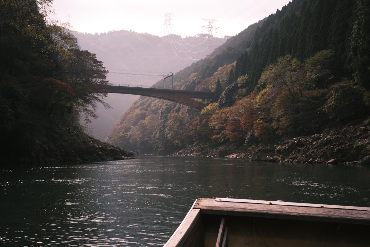 Floating down the Katsura river, between Kameoka and Arashiyama alojapan.com/1057568/floati… #JapanPhotos