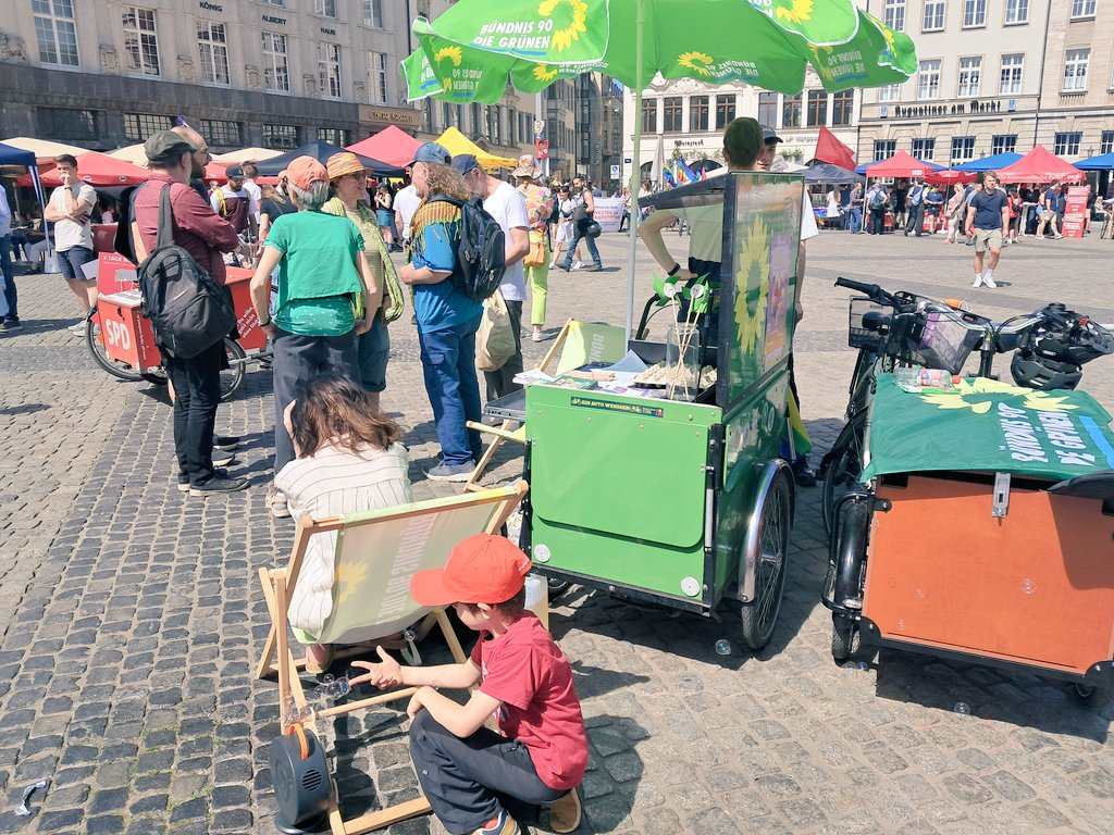 Wir fordern wir starke Tarifverträge und eine starke Tarifbindung! 👉 gewerkschaftsgruen.de 💚🌻
Demokratie- und Verfassungsfeinden, die unsere demokratischen Werte infrage stellen, werden wir weiterhin beherzt entgegentreten.
Unsere Demokratie ist wehrhaft!