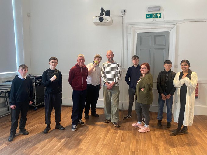 📰 More from my visit to ArtClub? to celebrate their success from the Speaker's Art Fund 🎨 🖌️ 🗣️ 'I must commend @eoghannmaccolla for his unwavering dedication and genuine commitment to empowering these young individuals.' 🔗 👉 bit.ly/3WiFT3W