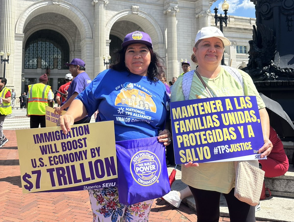 📍 We are here in DC celebrating and honoring #ImmigrantWorkers on International Workers Day. As the backbone of our economy, immigrant workers deserve dignity and safety. Join us as we demand @POTUS support TPS, DED, #WorkPermits & provide relief for long-settled immigrants.