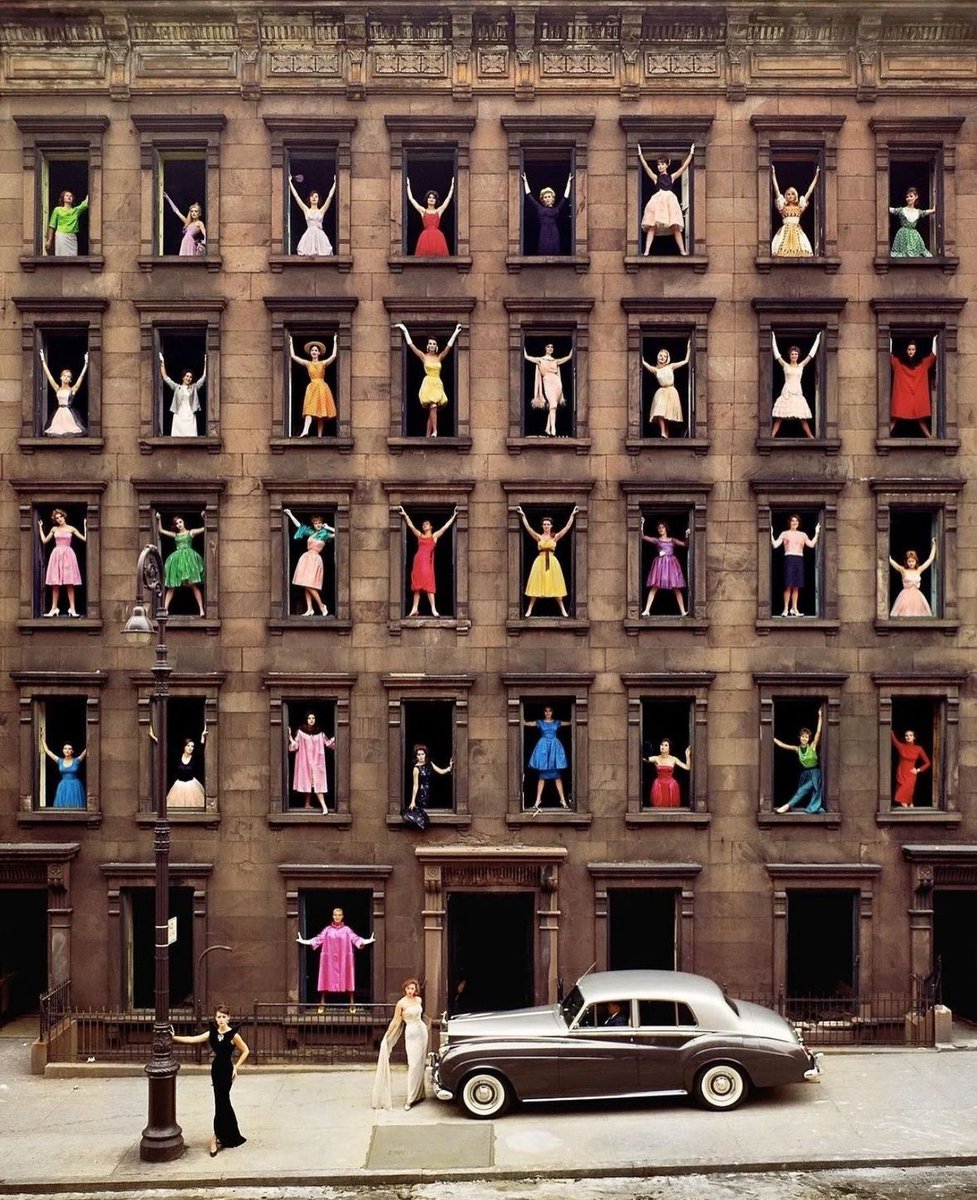 What is reminding you of ? 
Photo: Ormond Gigli, 1960, New York