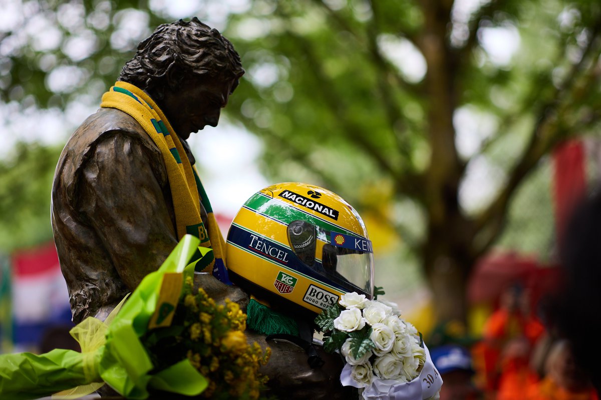 F1's tweet image. 30 years on. 

Fans pay their respects and celebrate the
life of Ayrton Senna at Imola ❤️

#F1 #Senna30