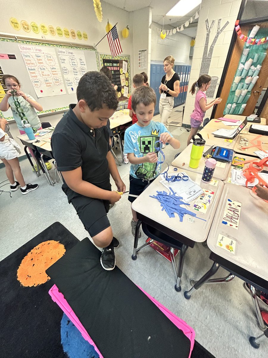 Miss Rode (@ms_rode1) on Twitter photo STEM Challenge in action. Who can make the longest paper chain with limited materials? <a href="/SolleyAACPS/">SolleyAACPS</a> STEM Challenge in action. Who can make the longest paper chain with limited materials? <a href="/SolleyAACPS/">SolleyAACPS</a>