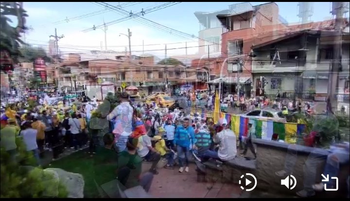 En Medellín, cómo en toda Colombia la gente sale masivamente a respaldar el gobierno del pueblo y para el pueblo, y sus reformas institucionales en favor de la gente, incluídos los uribistas.