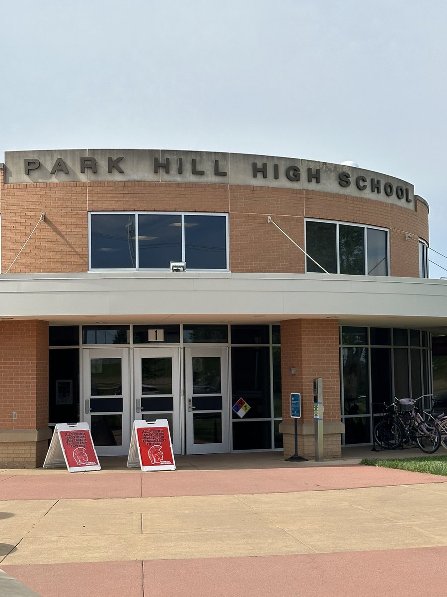 @LNEagleFootball @KMOBULLDOGS @JaysFootball @LHSBlueJays Still looking for future Gorillas so I had to go visit the Trojans at Park Hill High School. Thanks to Coach Sims for the time today! #GRIT // 🦍 // #KOJ