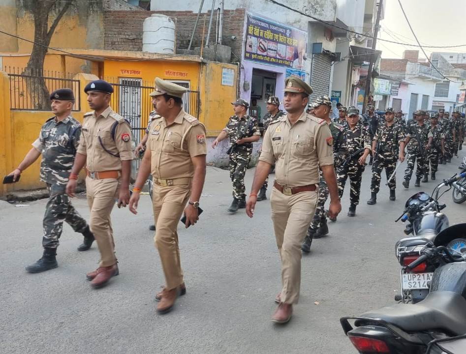 #SSP @moradabadpolice के निर्देशन में क्षेत्राधिकारी बिलारी द्वारा थाना बिलारी पुलिस द्वारा CAPF के साथ लोकसभा सामान्य निर्वाचन-2024, कानून एवं शान्ति व्यवस्था के दृष्टिगत थाना क्षेत्रान्तर्गत संवेदनशील क्षेत्रों में एरिया डोमिनेशन/रूट मार्च किया गया। #UPPolice