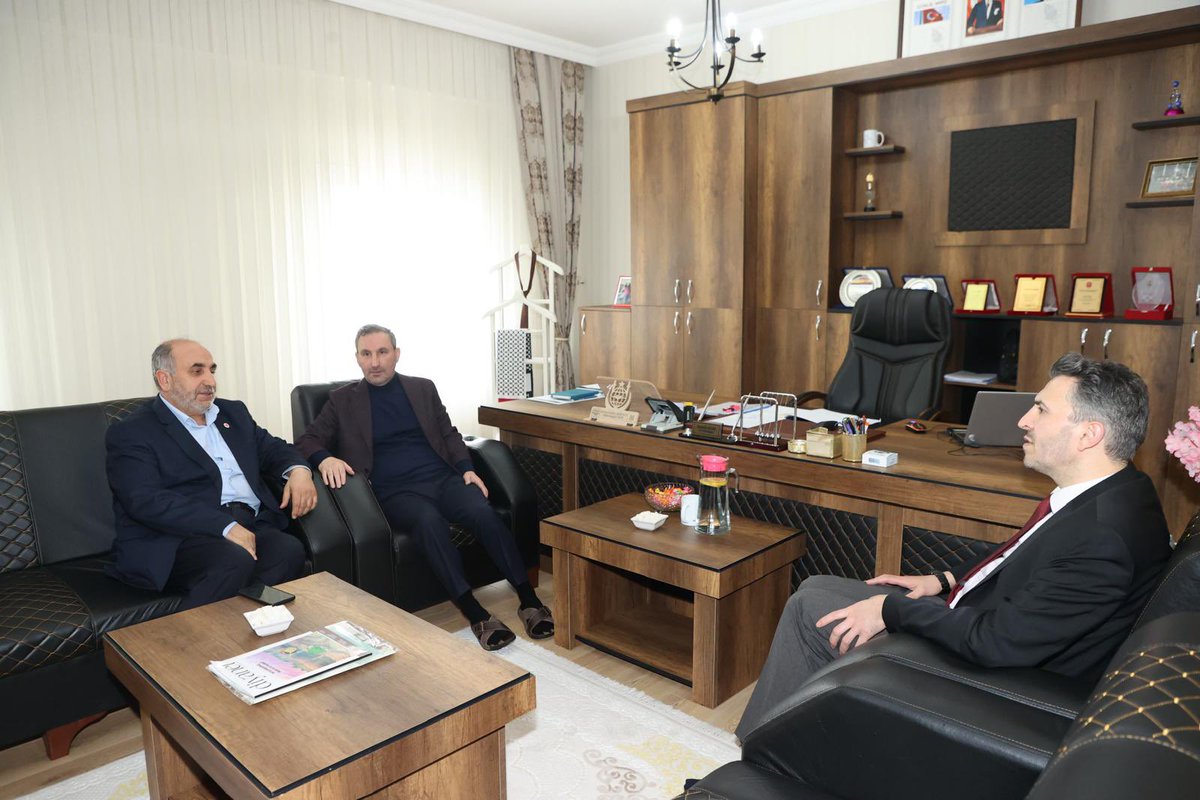 Ablası vefat eden Mimar Sinan Erkek Kur'an Kursu Yöneticisi Hafız Mustafa Memiş Hocamız’a, Belediye Başkanımız Sn.@alitombas_ ile birlikte taziye ziyaretinde bulunduk. Merhumeye Allah'tan rahmet ailesine başsağlığı ve sabırlar diliyorum.