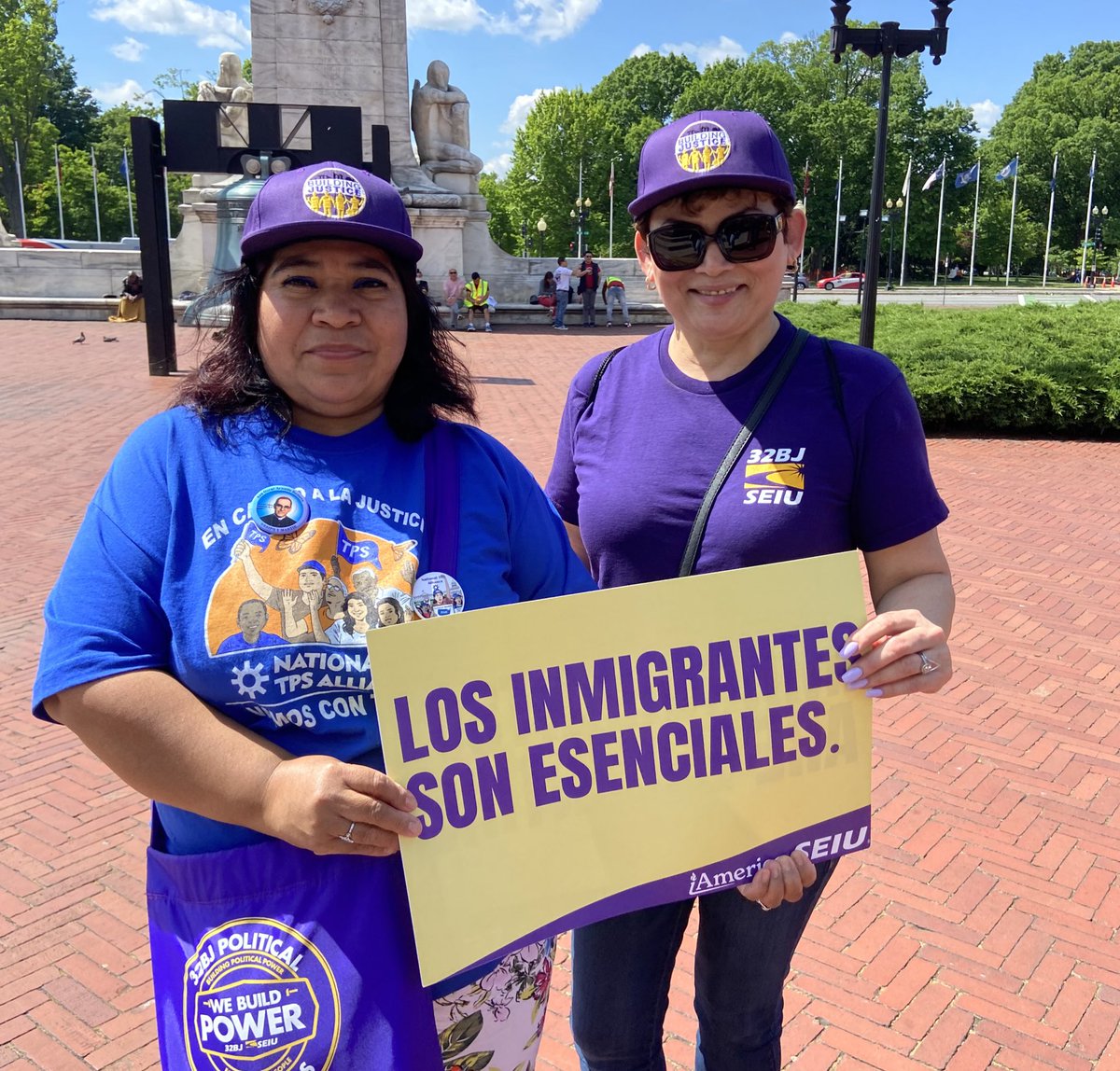 Perla and Soledad’s message is clear: #ImmigrantsAreEssential

Take action this May Day to keep families Together, Protected, & Safe!

Demand #TPSjustice 📱Send a text message to President Biden! From your cell phone, click here: bit.ly/TextBidenTPS