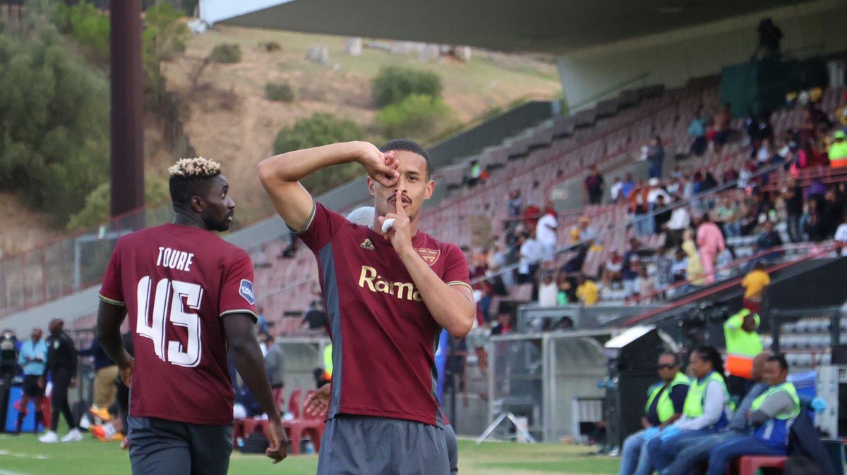 Just give 🍇 Devin Titus the ‘Young Player Of The Season’ award please. #DStvPrem 🇿🇦 | @StellenboschFC