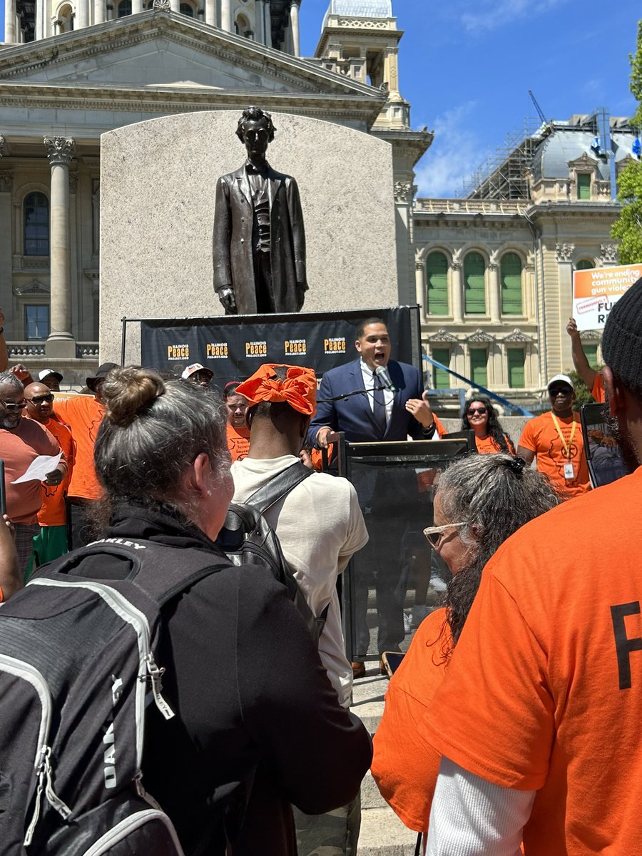 Yesterday, @ChicagoCRED stood united with CVI organizations, faith leaders, and community members in Springfield to fight for permanent funding for the #ReimaginePublicSafetyAct. Together, we will make a difference and create safer streets. #CommunityAction