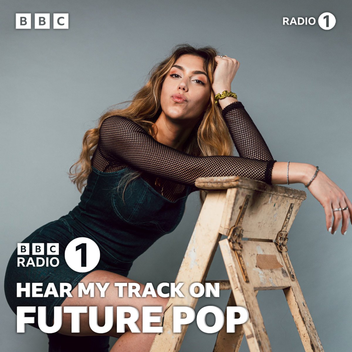 📻 RADIO 1!! ⚡️ Catch ‘All The Time’ first spin on @BBCR1 tonight between 8-10pm with @MollieKing on Future Pop 💓 … MUSIC VIDEO OUT TOMORROW 🎥✨

📸 @LTHPVisuals 

#radio1 #newmusic #musicvideo #bbcradio1