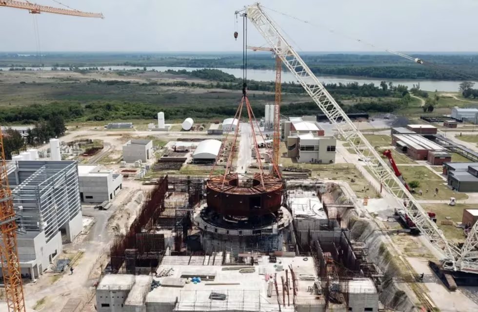 Carem 25 iba a ser el 1° reactor nuclear íntegramente construido en el país, que podía darle energía a 120 mil personas Hasta que llegó Milei Ayer despidieron a todos los laburantes (570) por el freno en la obra pública. La obra, en Zárate, quedó suspendida por completo