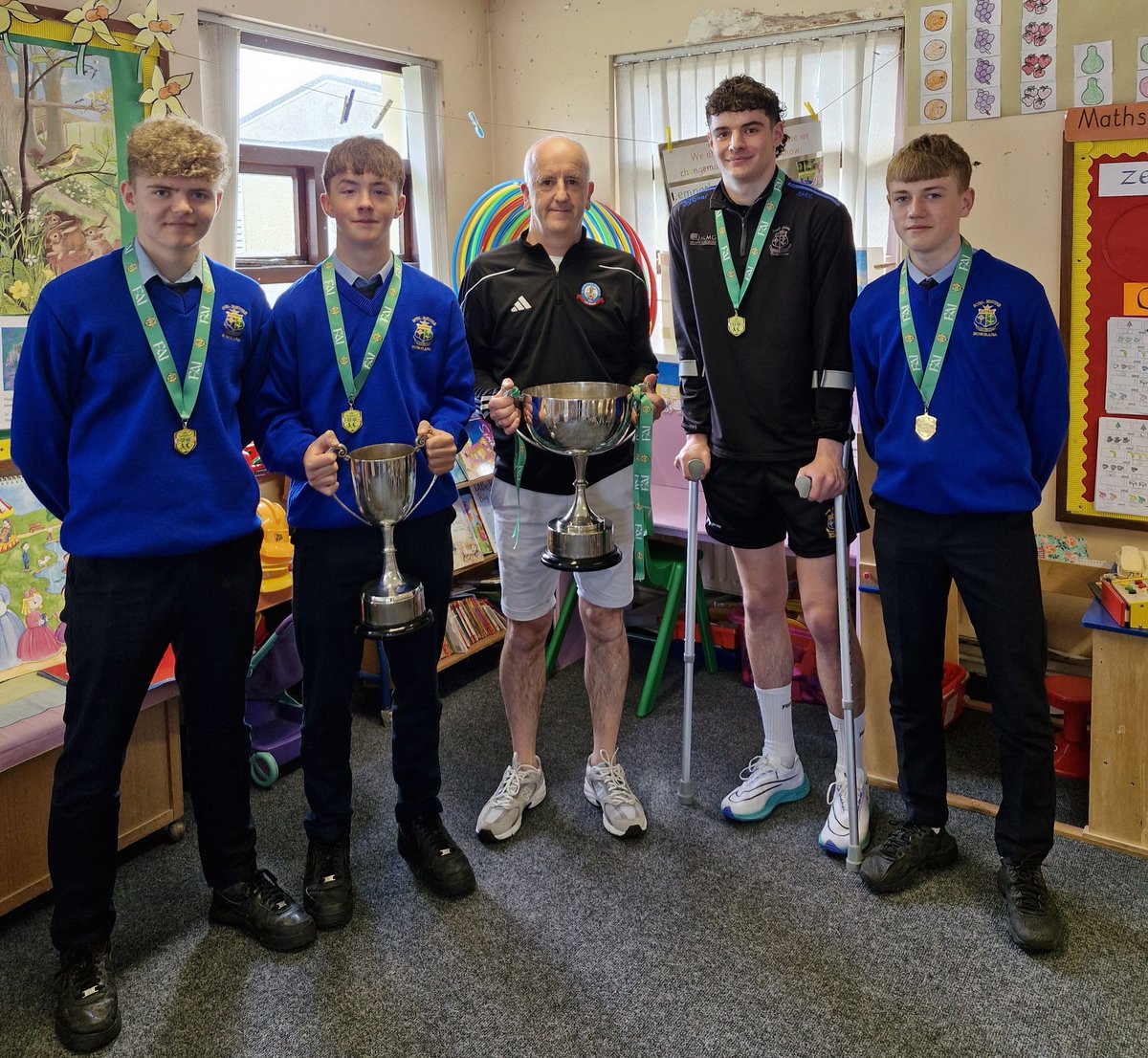 Great to have All Ireland Champions Stephen, Liam, Sean & Danny past pupils from Scoil Iosagain visit today with the Ulster Senior Schools Cup & Dr Tony O'Neill Senior Cup which the boys helped Scoil Mhuire win recently. 🏆👏👏👏 @faischools @ScoilIosagain