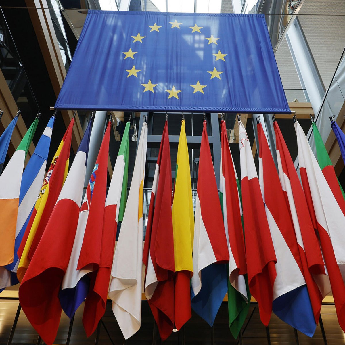 ▶️L'Europe doit-elle être plus fédérale ? 📷 📌@SylvainKahn, prof #géographie #histoire de #Europe #UE @sciencespo @ScPo_CHSP 📌@dav_cayla, MDC à l’université d’Angers, mbre @atterres 📌@GeorginaEWright, dir du programme Europe @i_montaigne ⏰17h30 TU / 19h30 Paris @RFI