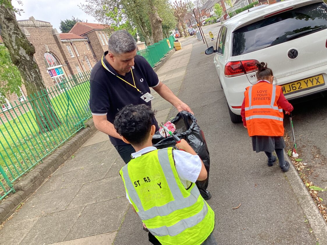 Thank you to Barber Baz, our local councillor, for joining the children of Starbank Primary with their litter picking and sharing how they have improved the local environment. #WeAreStar
