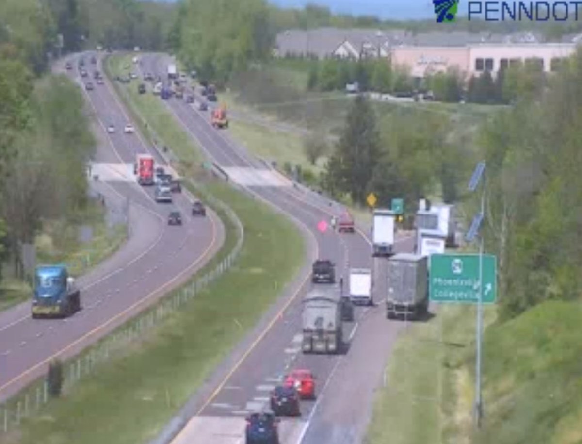 422 WB remains BLOCKED and DETOURED at Route 29/Collegeville for a multi-vehicle crash - emergency crews are still on the scene and the WB lanes will remain closed until further notice @StevieLReese @511PAPhilly @KYWNewsradio