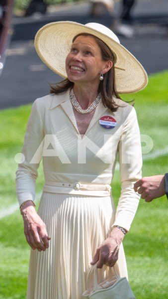 the_snowdons's tweet photo. Happy 60th Birthday to the one and only, and basically my Snowdon bias, Lady Sarah Chatto!!! 🎉🎈🎁🎂🥳
📸: photos from 2023 - the Coronation and Royal Ascot, even rewearing her Jasper Conran dress for the Ascot 😍 #HappyBirthday #LadySarahChatto #TheSnowdons https://t.co/FQMnltgRTW