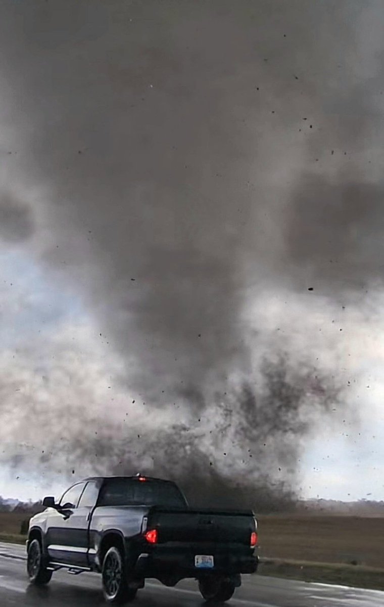 Heading to southwest Kansas now hoping for more views like this today with my tundra. 🌪️🌪️🌪️🌪️