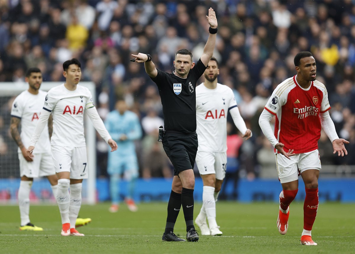 Premier League referees might have to explain VAR decisions to crowds next season. In response to increased backlash over VAR and the need for greater transparency, referees could explain decisions using stadium PA systems. MORE: bit.ly/3wkjwjZ