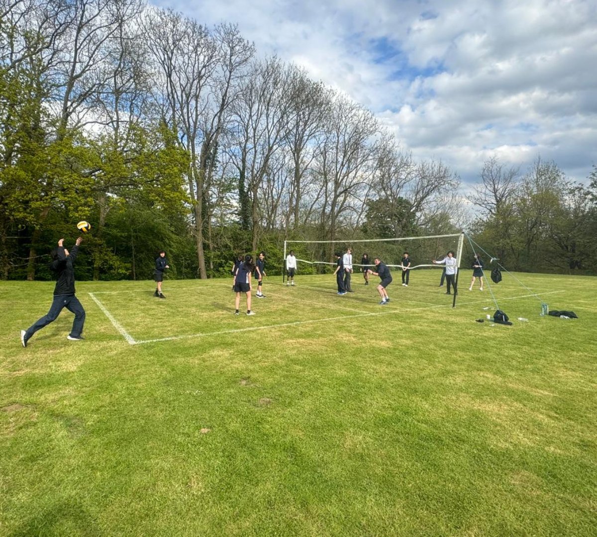 Last Saturday, Burton Bank hosted an Interhouse Volleyball Tournament, which also included some of our day pupils from Oak House. Whilst fiercely competitive. Perfect way to spend the sunny weather.

#MillHillIntl #MillHillIntlMoments #MillHillIntlBoarding