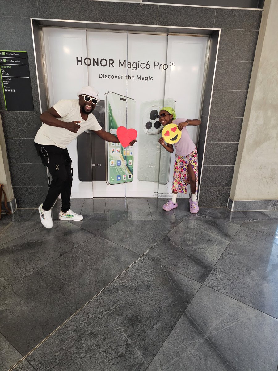 Fourways Mall 📍📍Showing the Love ❤️😍
Took my selfie , Everything is  magic ✨
I love family selfies and this Honor Magic V2 is the perfect phone for that with  the hover mode feature on the latest #HONORMagicV2 📷
#HONORMagic6Pro 
#DiscoverTheMagic ✨ @HonorAfrica