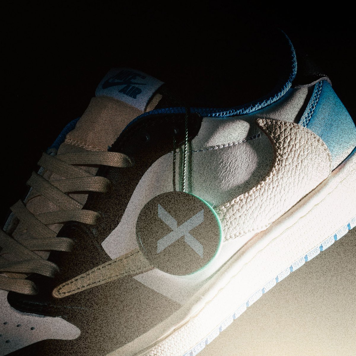 MIDWEEK HEAT DROP 9: Jordan 1 Retro Low OG SP Fragment x Travis Scott 🔥 For just $1, you could take home this grail in the next 24 hours. Place a $1 Bid by 12PM ET on 5/2 at and it could be yours. Bid now: bit.ly/44rGUc6