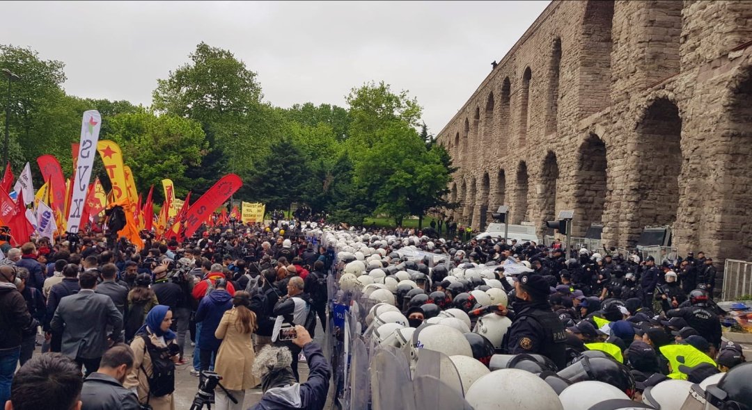 Dünyanın her yerinde bayram Bizde ise utanç ... Edirne'den Kars'a, Jüpiter'den Mars'a İliklerimize kadar kainata rezil olduğumuz 'kutlu günümüz' Emek Bayramımız Helal lokma kazanmanın gururu... YAZIK! #1MAYIS2024 #HerYerTaksimHerYer1Mayis Mansur Yavaş Ankara'da Özgür Özel