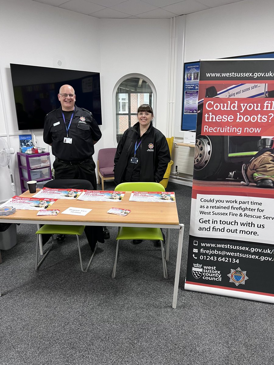 Blue Watch are assisting our volunteers at <a href="/felphamcc/">Felpham C.C</a> careers fayre this afternoon  🚒