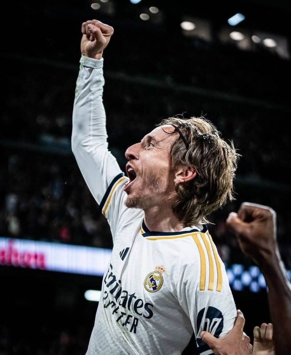 🚨💣 BREAKING: Rencana untuk menawarkan kontrak baru kepada Luka Modric untuk satu musim lagi telah menjadi sebuah kemungkinan di dalam tubuh Real Madrid saat ini! 🇭🇷 [📰 @La_SER]